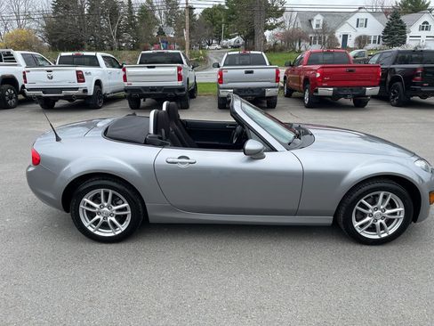 Used 2012 MAZDA MX-5 Miata Sport RWD image 2