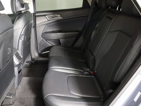 Used 2025 Kia Sportage EX FWD image 16
