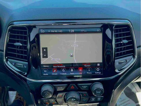 Used 2020 Jeep Grand Cherokee Altitude image 26