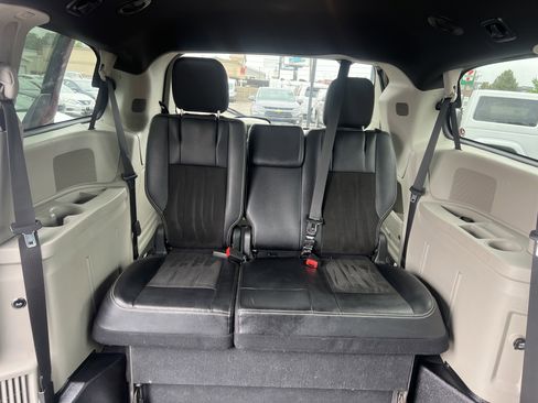 Used 2019 Dodge Grand Caravan SXT FWD image 12