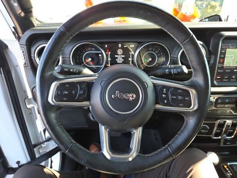 Used 2020 Jeep Gladiator Overland image 12