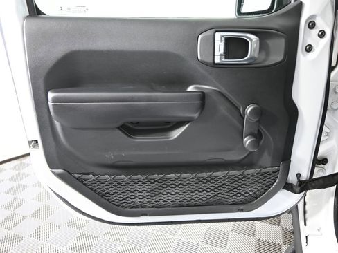 Used 2021 Jeep Gladiator Sport w/ Trailer Tow Package image 18