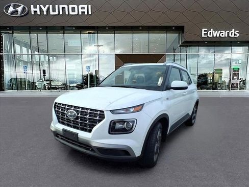 Used 2025 Hyundai Venue SEL image 1