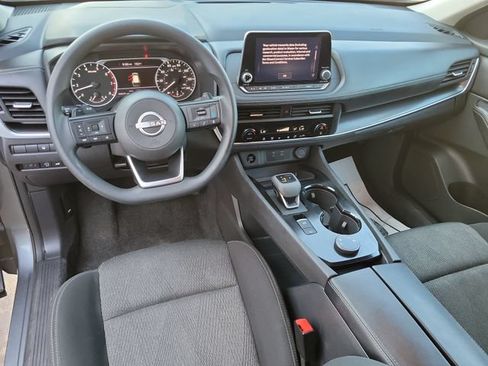 Used 2024 Nissan Rogue SV AWD/4WD image 16