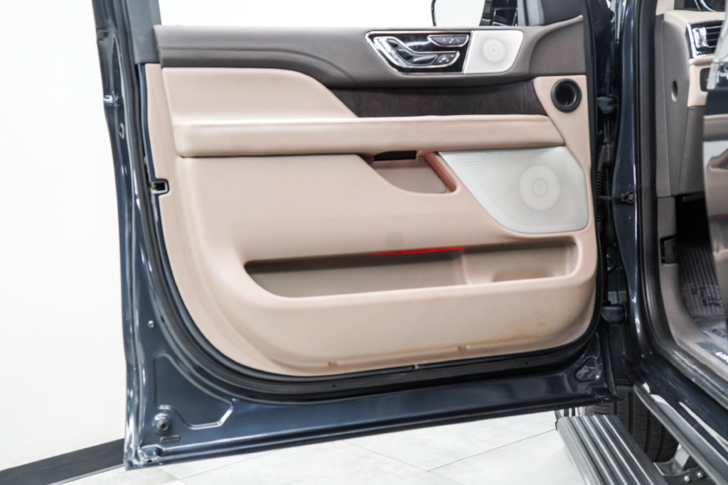 Used 2022 Lincoln Navigator Reserve AWD/4WD image 45