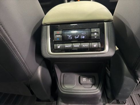 Used 2022 Subaru Ascent Limited w/ Technology Package image 38