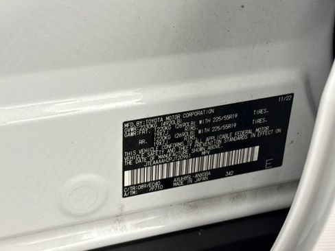 Used 2023 Toyota Venza XLE AWD/4WD image 27