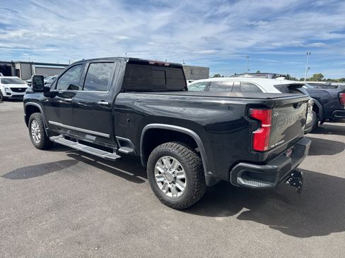 Used 2024 Chevrolet Silverado 3500 High Country w/ Technology Package AWD/4WD image 2