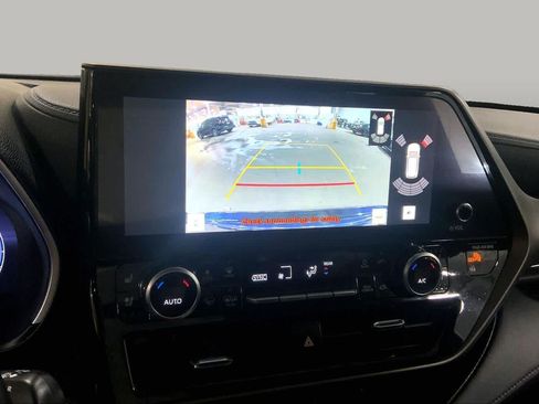 Used 2023 Toyota Highlander Limited AWD/4WD image 27