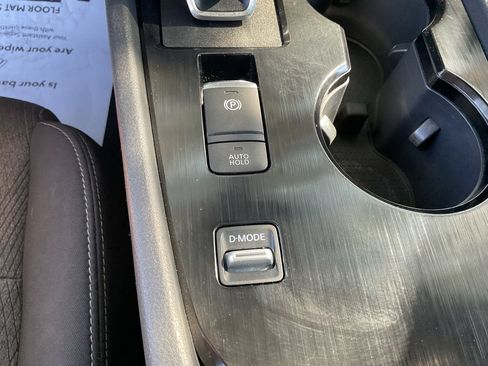 Used 2025 Nissan Rogue SV FWD image 23