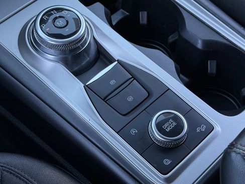 Used 2020 Ford Explorer XLT image 32