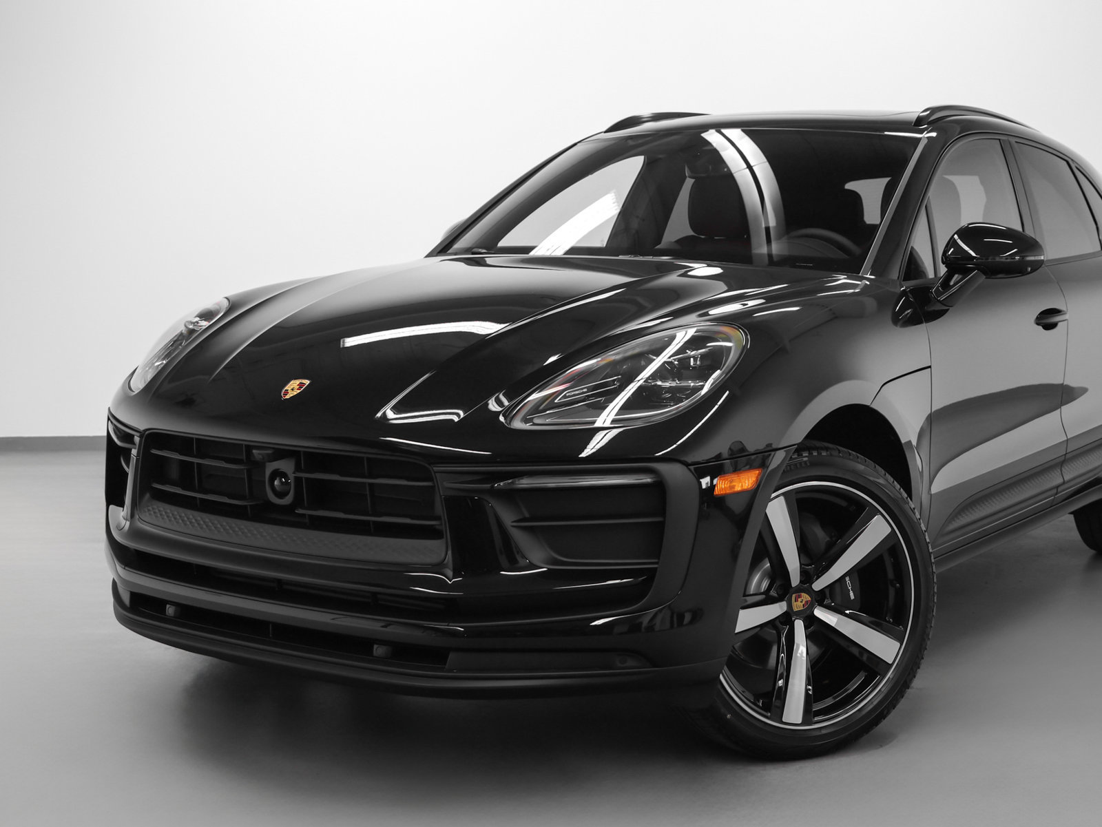 Certified 2026 Porsche Macan AWD/4WD image 6