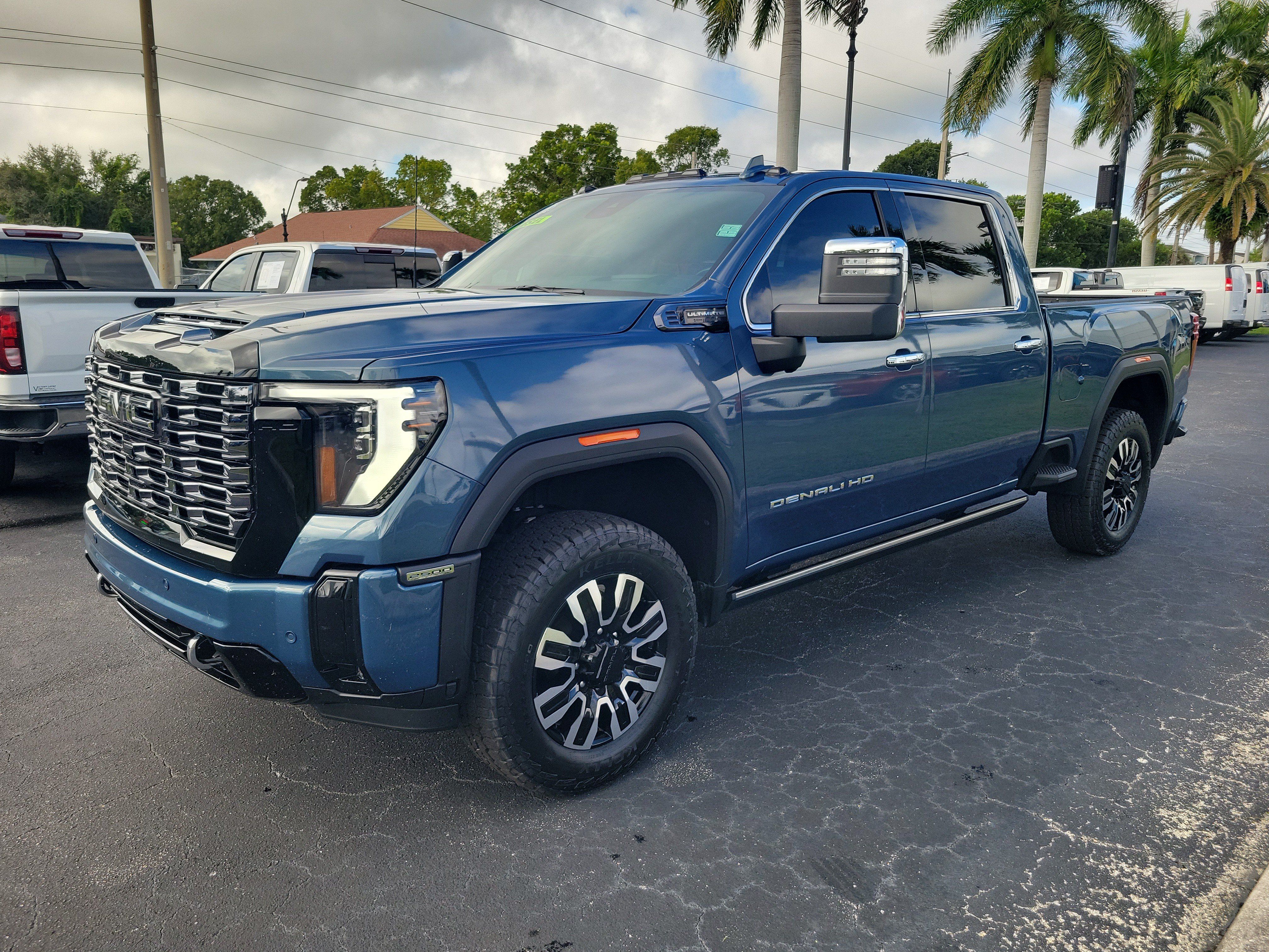 Used 2026 GMC Sierra 2500 Denali Ultimate AWD/4WD image 2