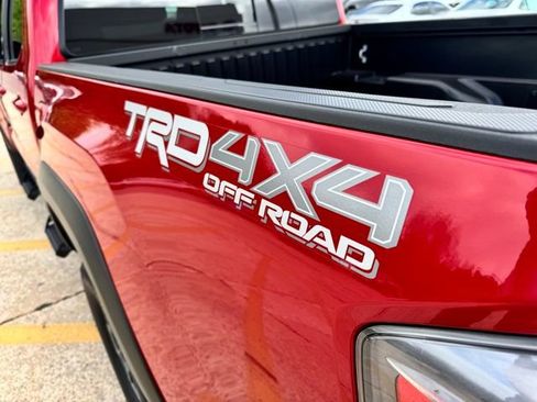 Used 2021 Toyota Tacoma TRD Off-Road AWD/4WD image 15