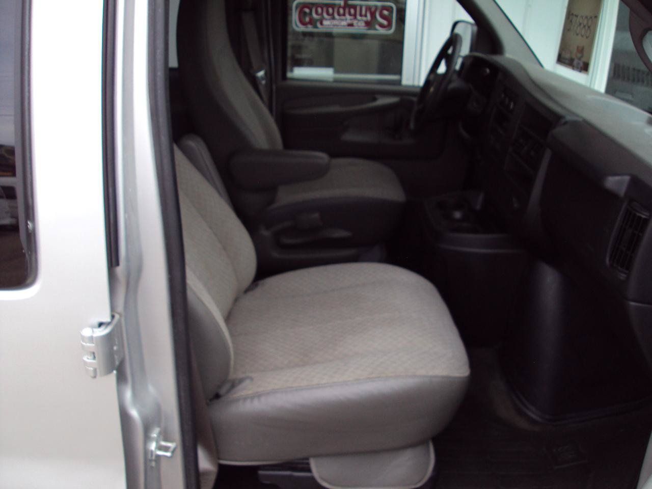 Used 2013 Chevrolet Express 1500 LT w/ LT Preferred Equipment Group AWD/4WD image 15
