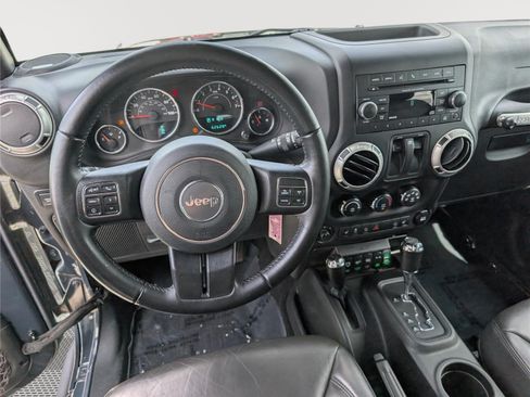 Used 2018 Jeep Wrangler Rubicon w/ Dual Top Group AWD/4WD image 15
