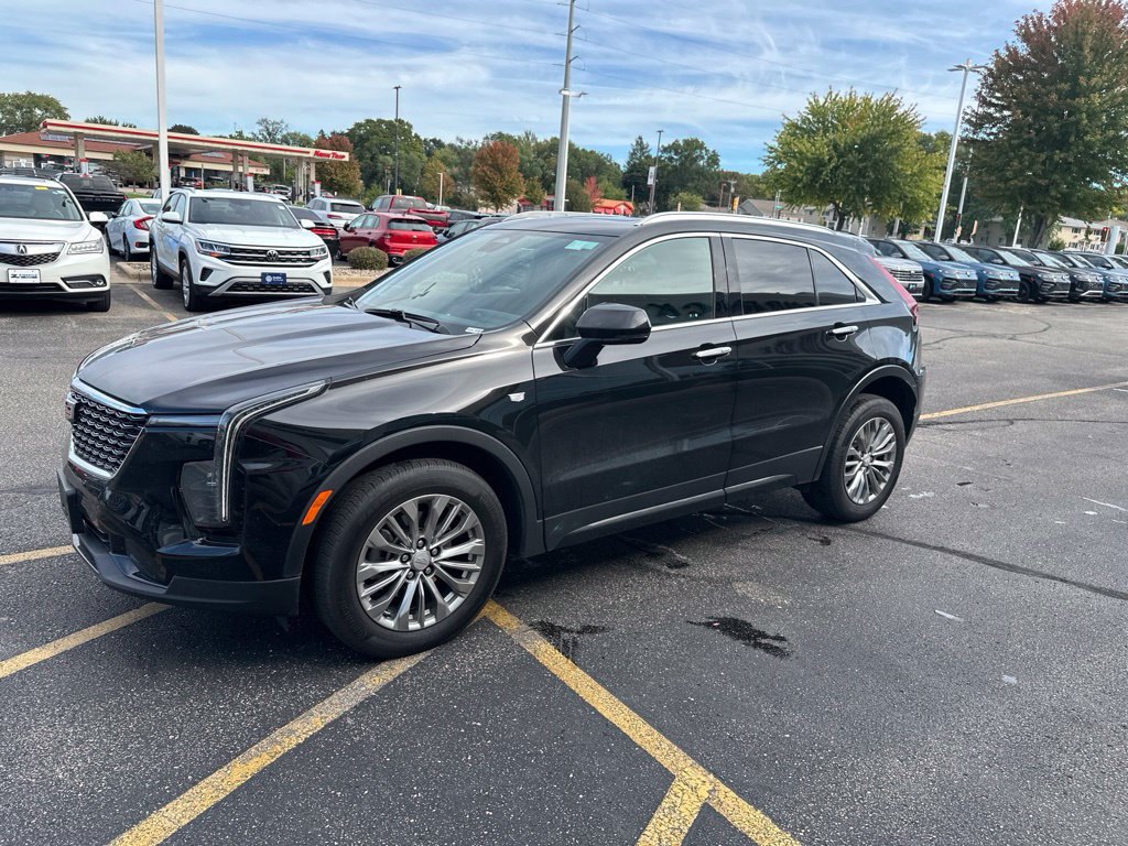 Used 2024 Cadillac XT4 Premium Luxury AWD/4WD image 3