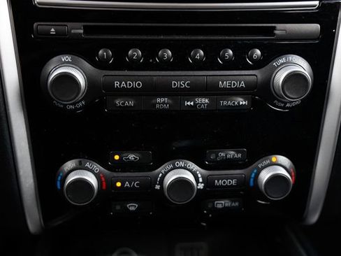 Used 2018 Nissan Pathfinder S image 34