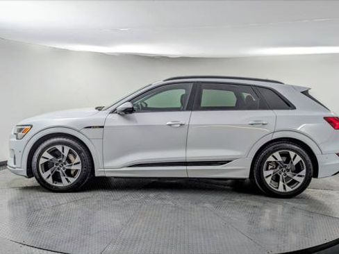 Used 2021 Audi e-tron Premium w/ Convenience Plus Package image 3