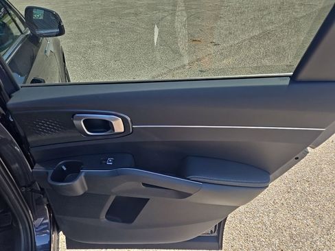 Used 2025 Kia Sorento LX FWD image 20