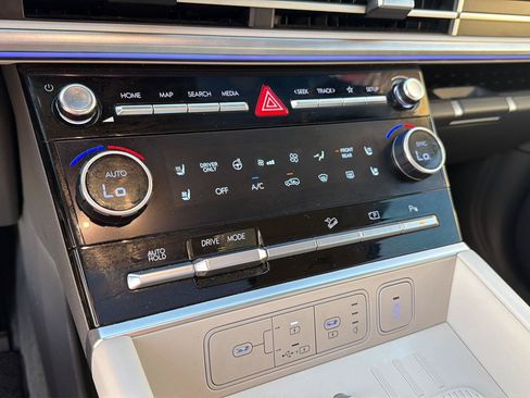 Used 2025 Hyundai Santa Fe Limited FWD image 28