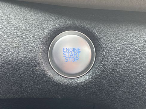 Used 2022 Hyundai Santa Fe SEL w/ Convenience Package image 6