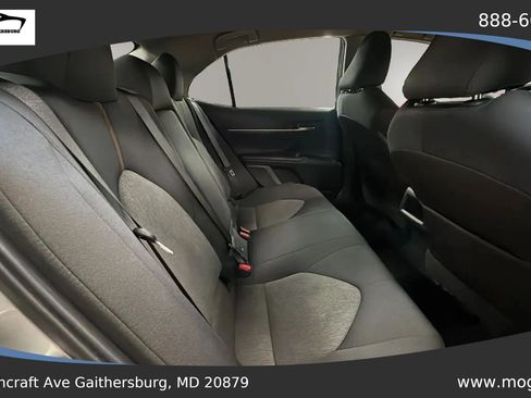 Used 2018 Toyota Camry LE FWD image 6