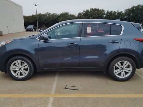 Used 2019 Kia Sportage LX image 2