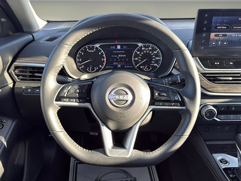 Used 2024 Nissan Altima 2.5 SV w/ SV Premium Package image 10