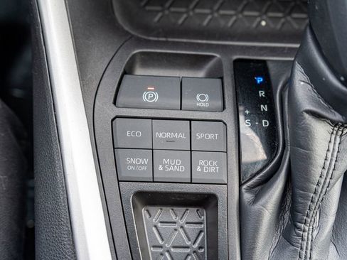 Used 2024 Toyota RAV4 LE image 31