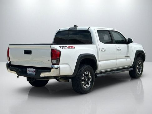 Used 2018 Toyota Tacoma TRD Off-Road AWD/4WD image 5