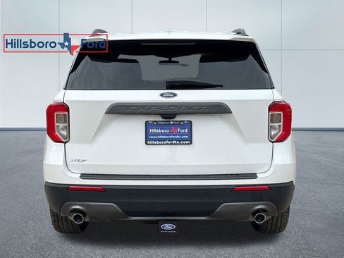 Used 2023 Ford Explorer XLT w/ Equipment Group 202A image 9