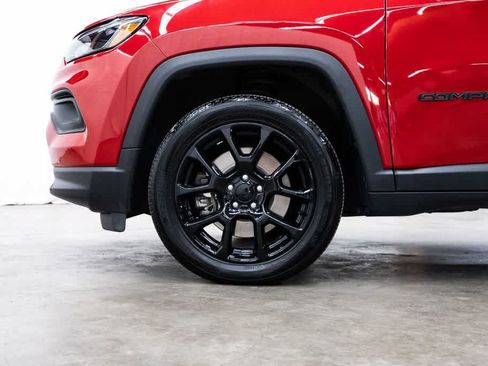 Used 2023 Jeep Compass Latitude AWD/4WD image 7
