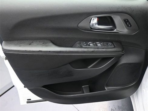 New 2026 Chrysler Pacifica Select image 38