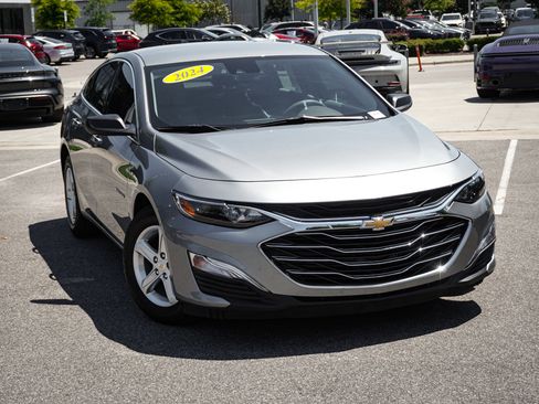 Used 2024 Chevrolet Malibu LS FWD image 2