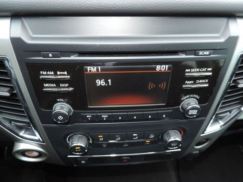 Used 2017 Nissan Titan SV image 24