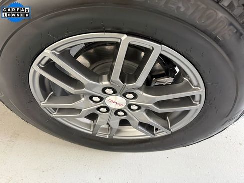 Used 2025 GMC Acadia Elevation image 11