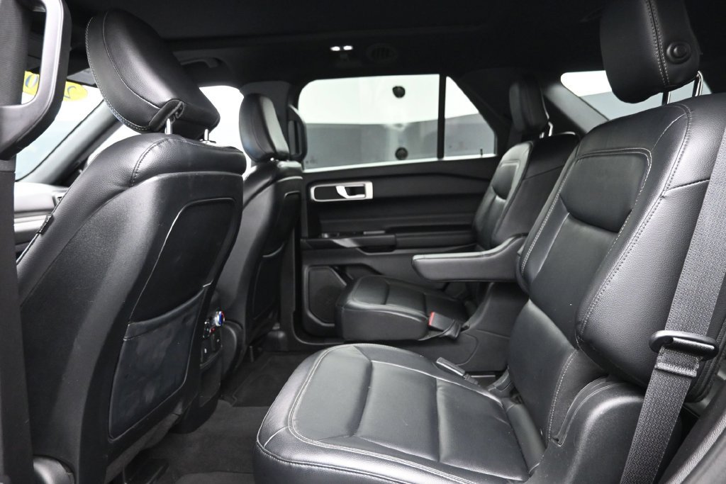 Used 2020 Ford Explorer XLT w/ Equipment Group 202A AWD/4WD image 15