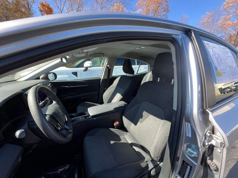 Used 2025 Toyota Camry LE image 34