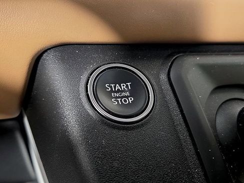 Used 2023 Land Rover Defender 130 SE image 25