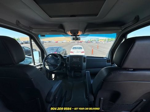 Used 2010 Mercedes-Benz Sprinter 2500 image 2