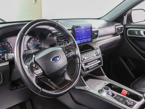 Used 2020 Ford Explorer XLT w/ Equipment Group 202A AWD/4WD image 22