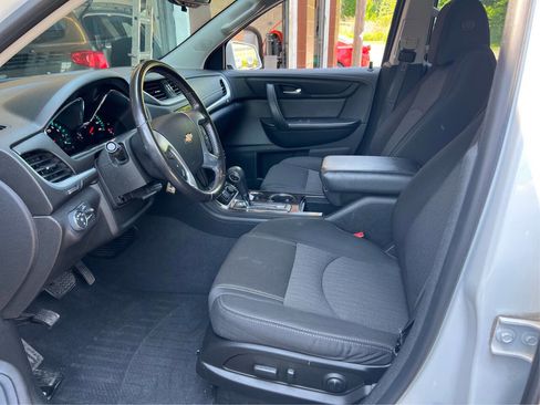 Used 2017 Chevrolet Traverse LT w/ Style and Technology Package AWD/4WD image 9