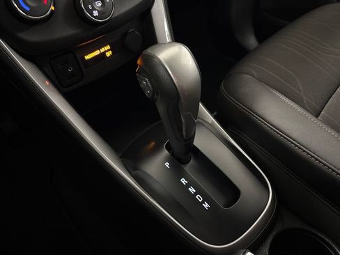 Used 2022 Chevrolet Trax LT w/ LT Convenience Package image 37