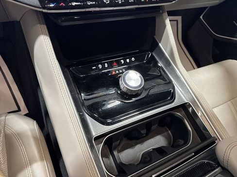 Used 2022 Jeep Wagoneer Series I image 16