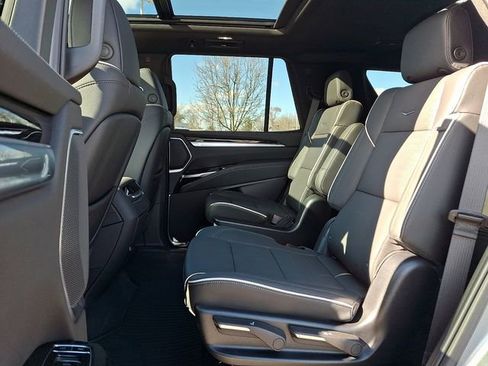 Certified 2025 Cadillac Escalade Premium Luxury image 8