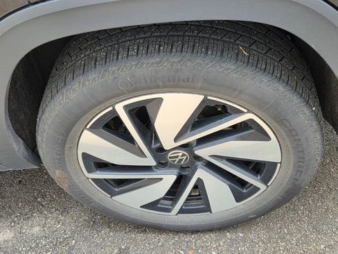 Used 2025 Volkswagen Atlas SE image 7