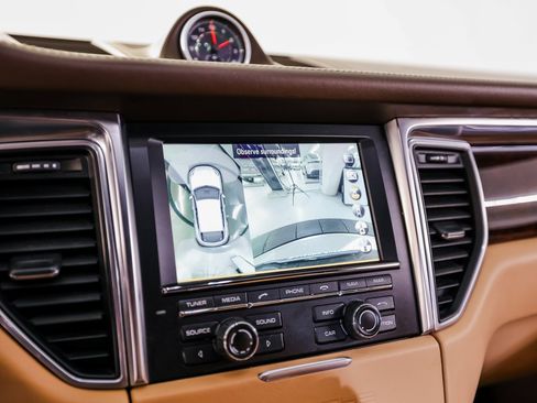 Certified 2016 Porsche Macan Turbo image 19