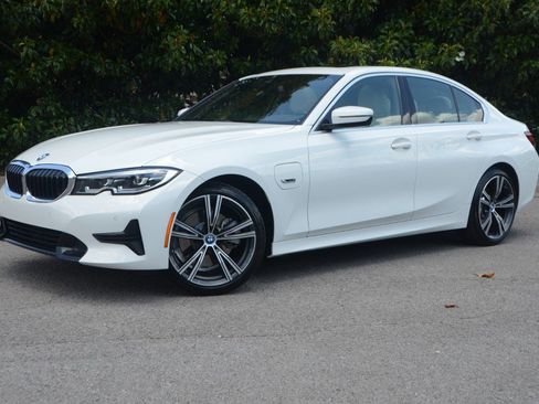 Used 2022 BMW 330e w/ Premium Package RWD image 18