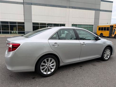 Used 2012 Toyota Camry XLE w/ Leather Pkg FWD image 18